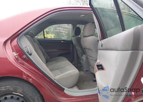 2005 Toyota Camry Xle z USA, uszkodzony, nr VIN 4T1BE32K05U056011